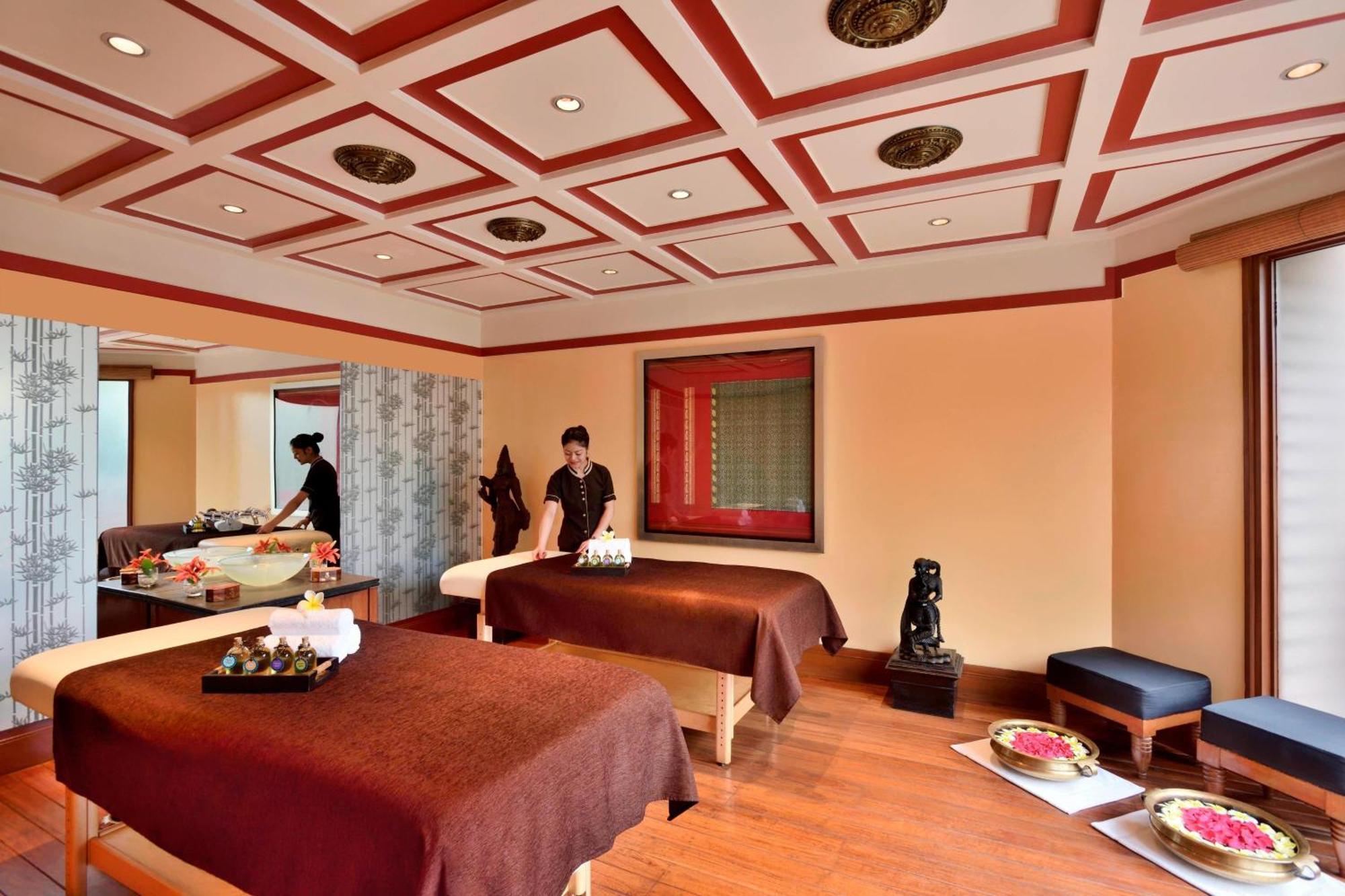 Marriott & Convention Centre Hotel 5*