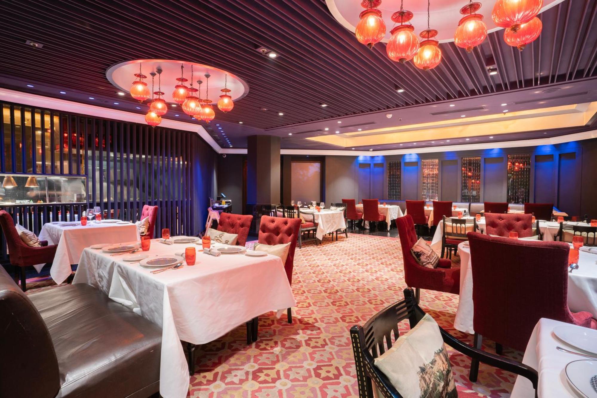 Marriott & Convention Centre Hotel 5*