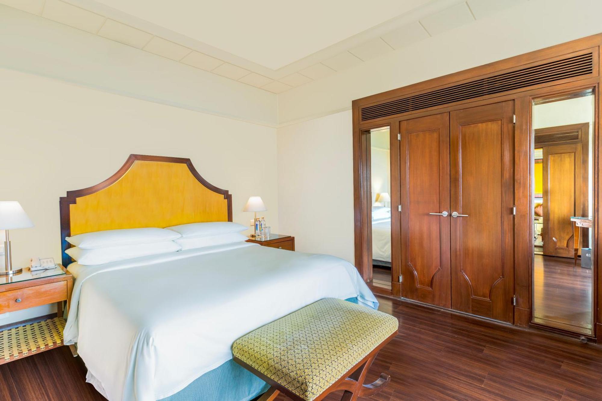 Marriott & Convention Centre Hotel 5*