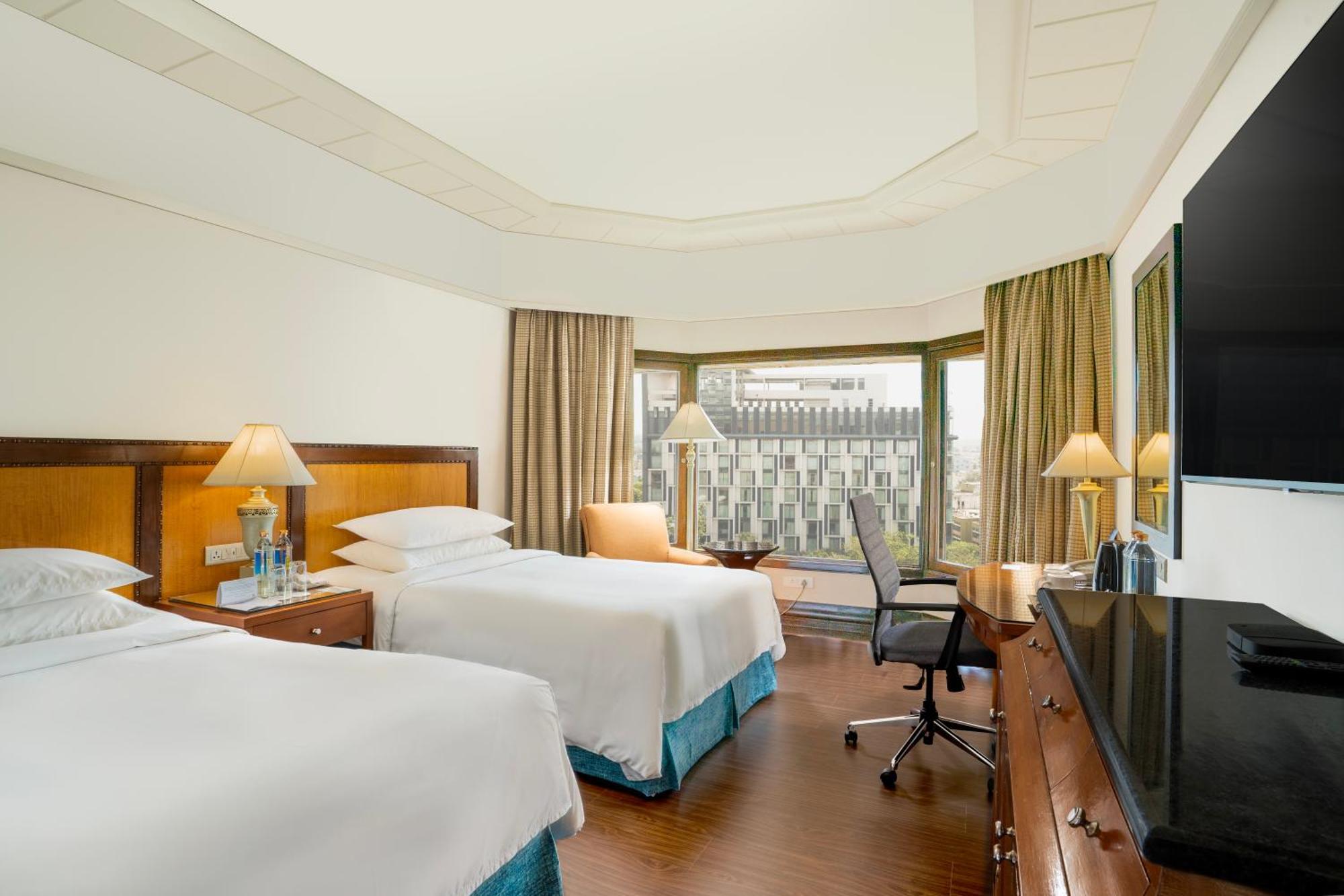 Marriott & Convention Centre Hotel 5*