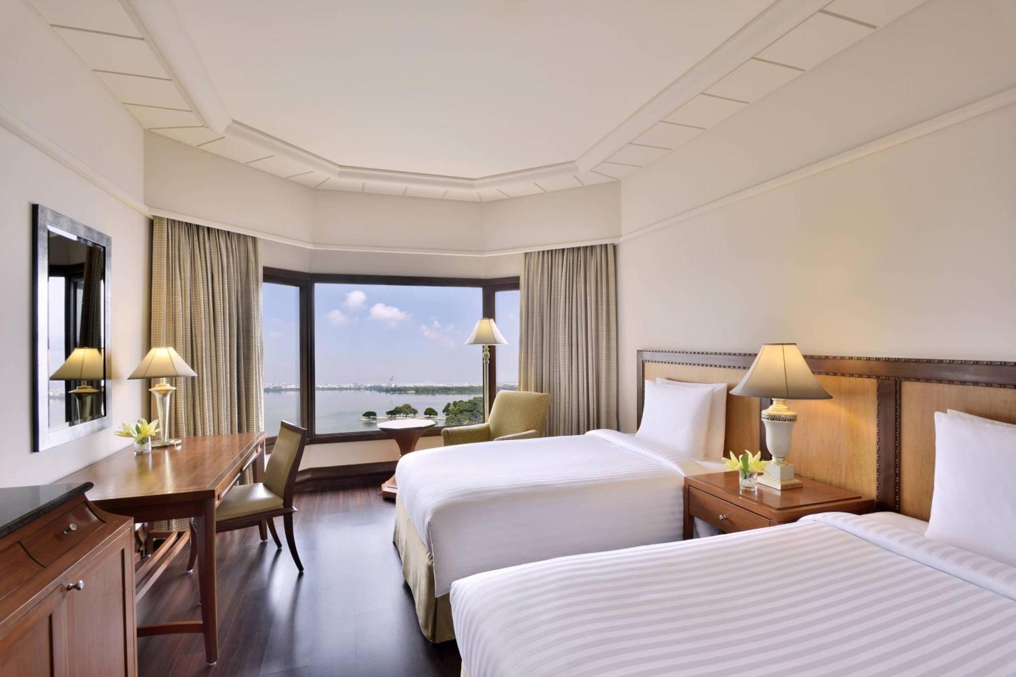 Marriott & Convention Centre 5*